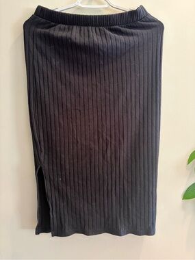 Black Ribbed Midi Skirt with Side Slit